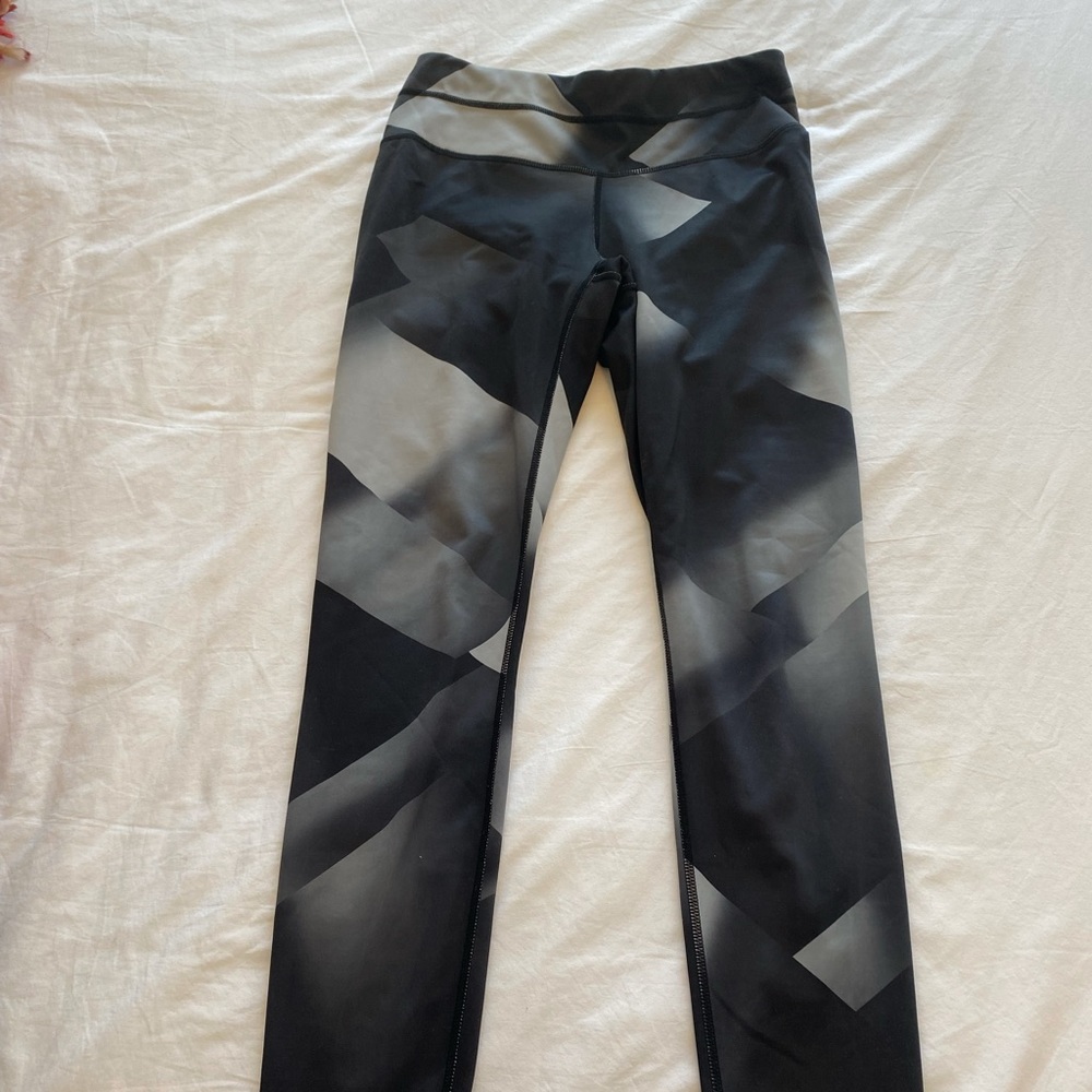 ATHLETA LEGGINGS GEOMETRIC DESIGN RARE